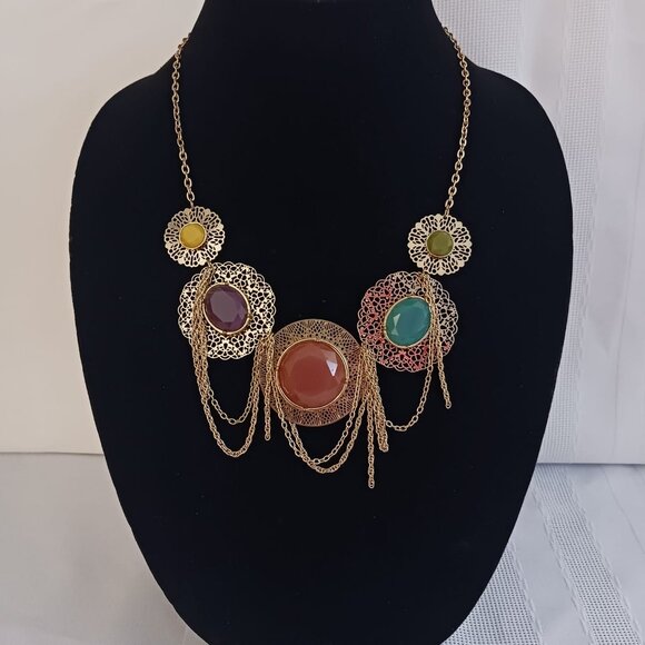 Gold Tone Necklace, Brooch and Earrings Set - Picture 2 of 10